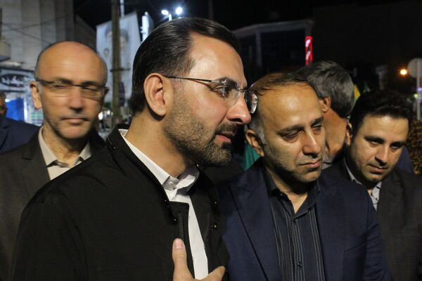 بازدید قائم‌مقام سازمان دانش‌آموزی از غرفه نوجوان مبارز و شهدای دانش‌آموز ورامین