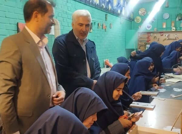 بازدید معاون آموزش متوسطه استان از دبیرستان شاهد تکتم ناحیه ۳ مشهد