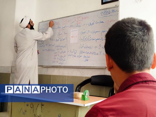 هدایت تحصیلی دانش‌آموزان در دبیرستان میثاق 