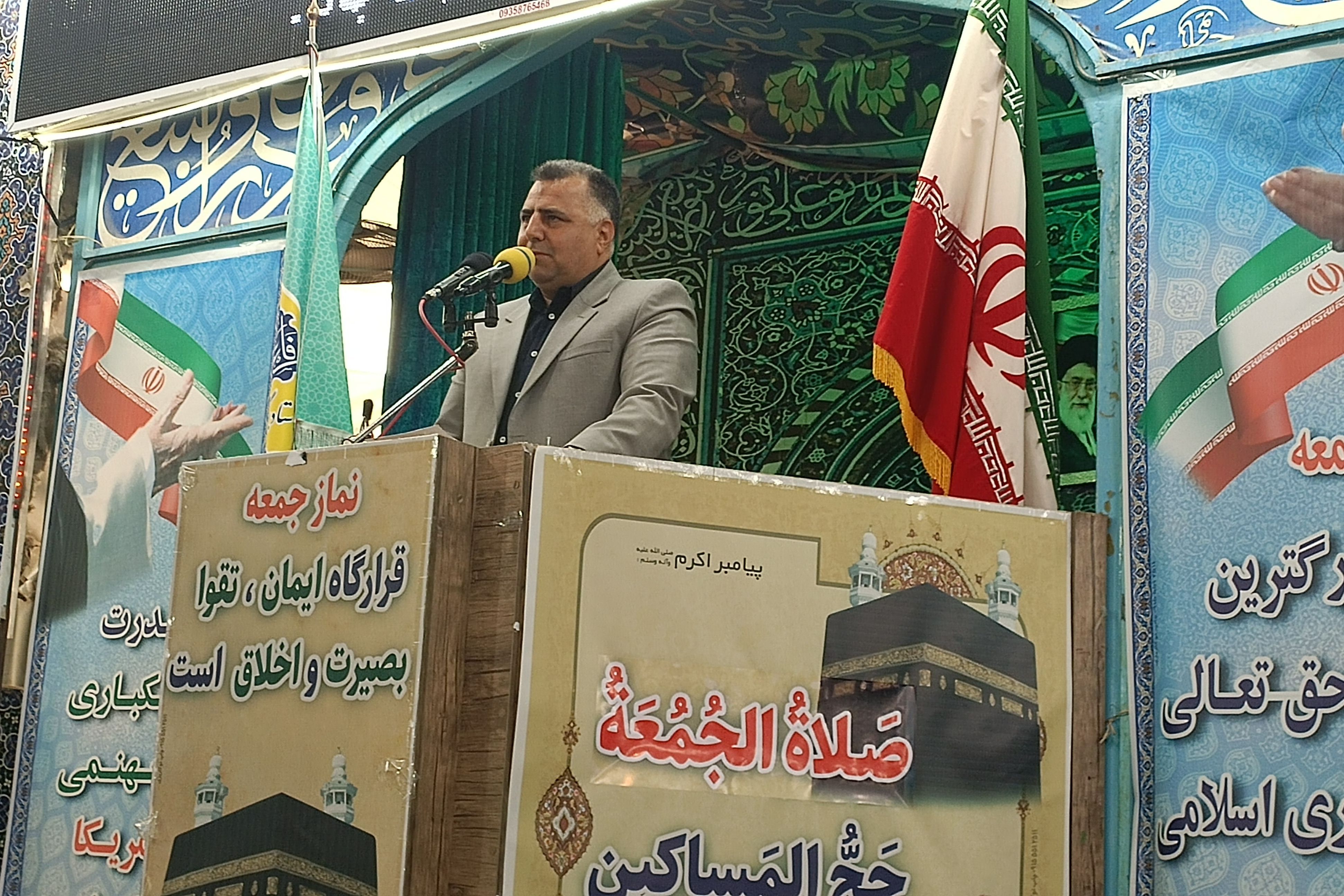 میز خدمت اداره آموزش وپرورش نیشابور در نماز جمعه 