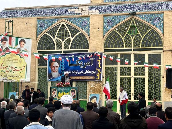 حضور پرشور فرهنگیان، دانش‌آموزان و اقشار مختلف مردم در راهپیمایی ۲۲بهمن