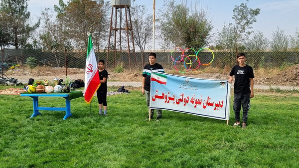 برگزاری آیین فعالیت‌های ورزشی درون مدرسه‌ای دبیرستان نمونه دولتی پژوهش آشخانه 