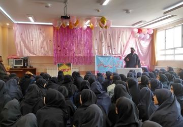 قاب‌های به‌یادماندنی در روز آفرینش لبخند خدا در دبیرستان قلم‌چی