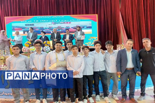 تجلیل از ۵۰۰ دانش‌آموز دختر و پسر مقام‌آور مسابقات ورزش دانش‌آموزی بهبهان