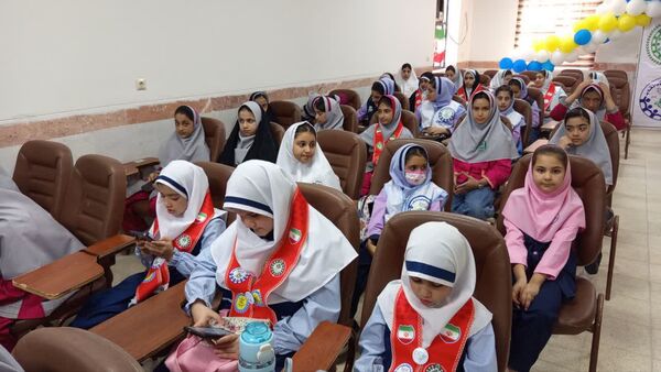 برگزاری کارگاه تخصصی خبرنویسی، عکاسی و طراحی پوستر ویژه دانش‌آموزان دختر در شهرستان جم