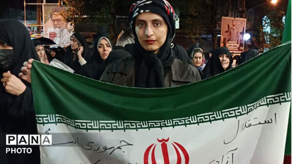 قیام مردم انقلابی کوهدشت زیر بارش الهی