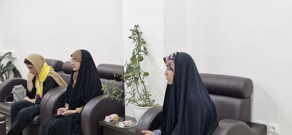 دیدار رئیس سازمان دانش‌آموزی و دانش‌آموزان پیشتاز و خبرنگاران پانا با رئیس سازمان تأمین اجتماعی محمودآباد 