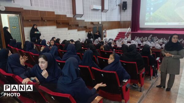 نگاهی به اردوی سینمایی دختران دبیرستان شهید حسن انصاری