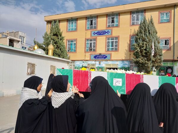 مراسم وداع با شهید گمنام در دبیرستان عصمت۲