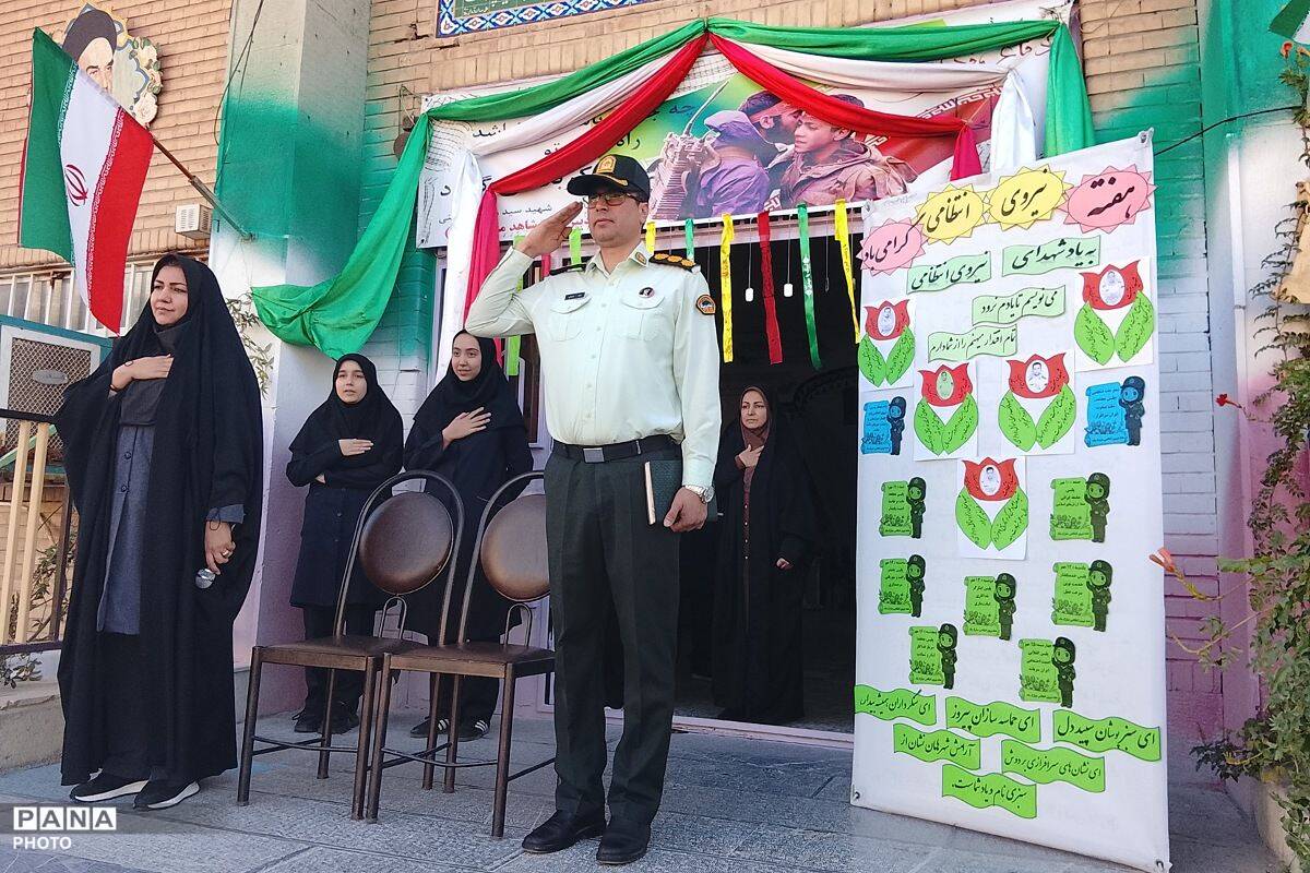 پدرِ پلیس مهمان ویژه دانش‌آموزان شاهد مرضیه 
