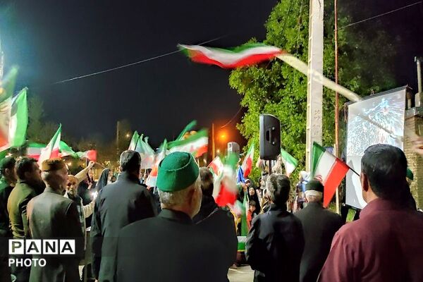 یک دنیا شاهد و مبهوت از حضور خیابانی مردم شهر بار