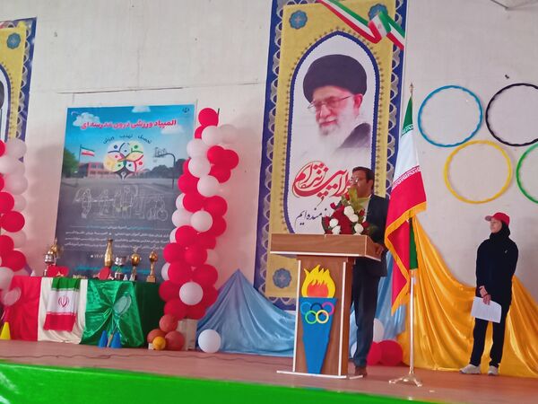 آغاز المپیاد ورزشی در دبیرستان شهید سلیمانی با مشعل امید و نمایش استعدادها