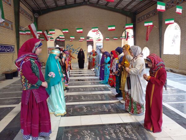 گلباران مزار شهدای شهرستان قدس توسط دانش‌آموزان مدرسه هدی یک