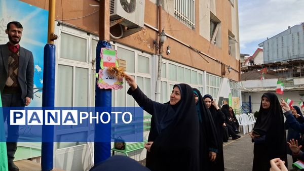 آغاز جشن‌های دهه فجر در مدارس؛ زنگ انقلاب امسال با ایران‌مون نواخته شد