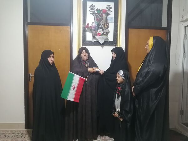 دیدار گروه جهادی شهید صمدی با خانواده شهید نیکدل