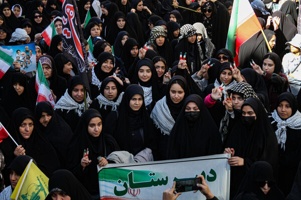 حضور پرشور دانش آموزان زنجانی در راهپیمایی ۱۳ آبان