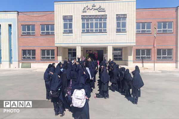 جشن جوانه‌ها در مدرسه خوارزمی رباط کریم
