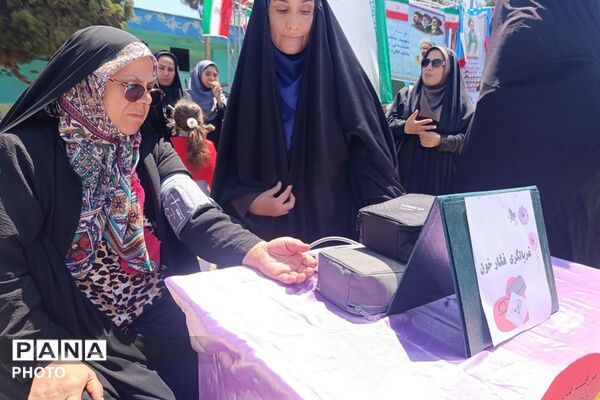 گامی مؤثر برای آینده تحصیلی دانش‌آموزان؛ میز خدمت مشاوران پاکدشتی 