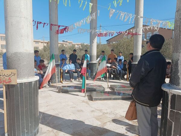 غبارروبی مزار شهدای گمنام دانشگاه آزاد اسلامی واحد کاشمر 