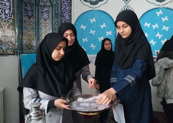 اجرای طرح لاله‌های روشن در دبیرستان شهید همت شهرستان ملارد 
