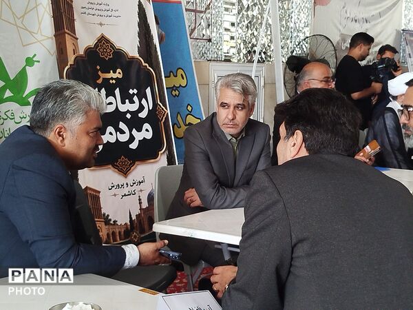 میز ارتباطات مردمی مسئولان شهرستان کاشمر در باغمزار 