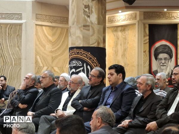مراسم یادبود شهیده زهرا حدادعادل با حضور وزیر آموزش و پرورش در مسجد امام صادق(ع)