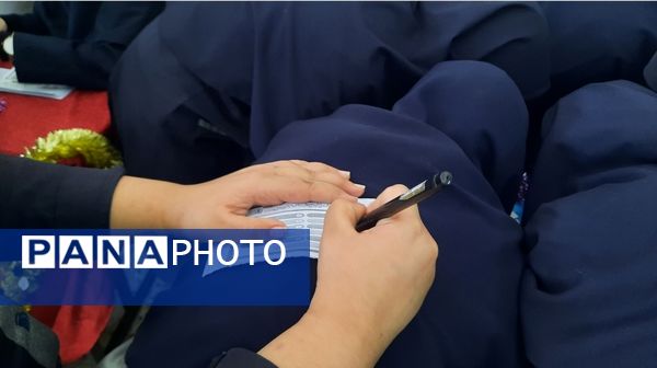 رای‌گیری شورای دانش‌آموزی در دبیرستان فرهنگیان ناحیه ۷ مشهد 