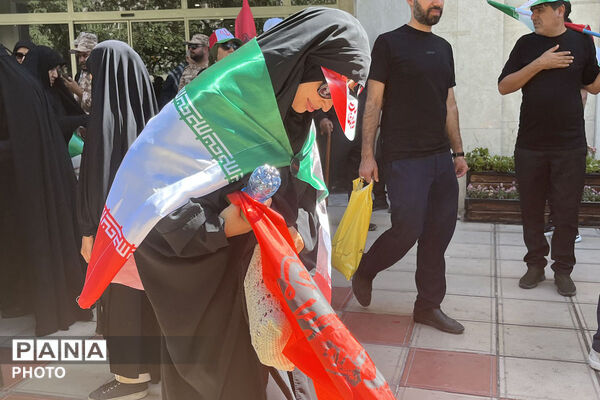 مشهد در سوگ؛ بدرقه باشکوه رهبر شهید انقلاب در جوار بارگاه رضوی