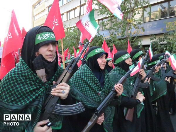 ۳۱۳ هزار جان‌فدا؛ روایت حماسه‌ای که در قاب‌ها ماندگار شد
