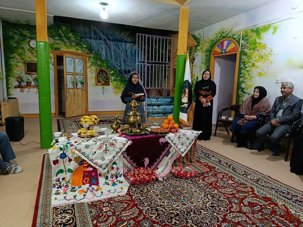 جشن یلدا در دبیرستان نمونه اندیشه 