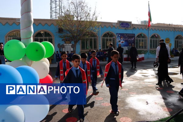 نواخته شدن زنگ شکوفه‌ها در یزد