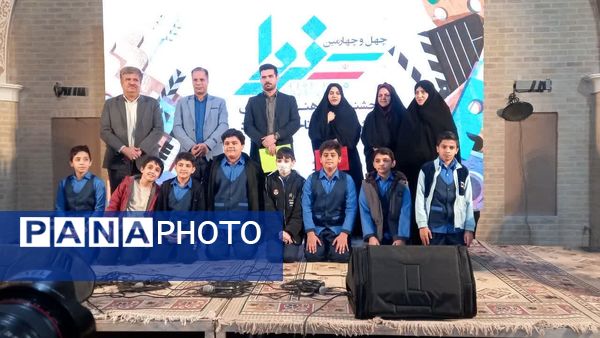  نمایشگاه آثار هنری دانش‌آموزان ناحیه یک یزد در جشنواره «فردا»