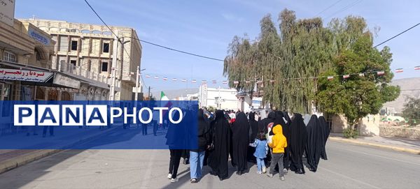 راهپیمایی دشمن‌شکن ۲۲ بهمن در بستک؛ نماد وحدت و همدلی مردم