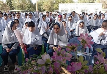 آغاز سال تحصیلی در دبستان ۲۲ بهمن آباده