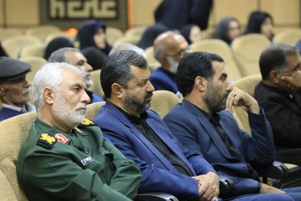 جلسه گرامیداشت و تجلیل از پدران و مادران شهدا 