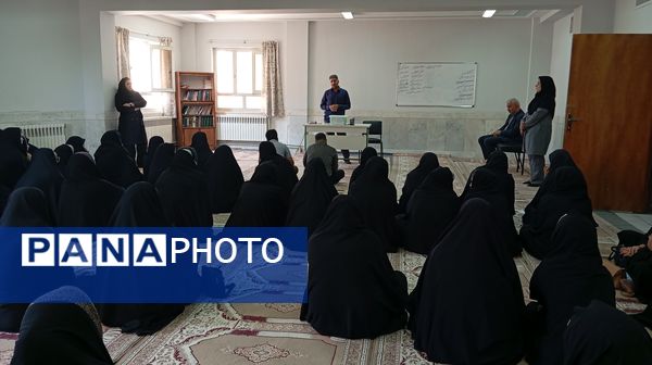 ارتقای مشارکت اولیا و مربیان در هنرستان حضرت زهرا (س) بن
