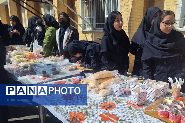 برگزاری بازارچه  کسب و کار دانش‌آموزی در آموزشگاه پویش ناحیه ۳شیراز 