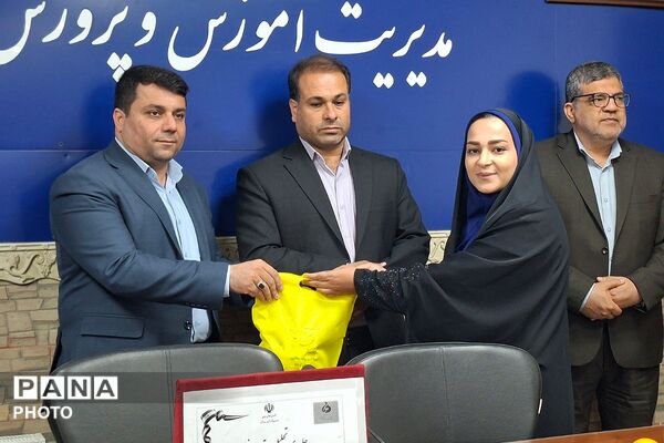قدردانی از مربیان و مدیران منتخب طرح‌های آموزشی کودکستان‌های شهرستان قرچک