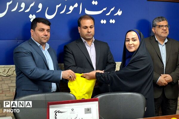 قدردانی از مربیان و مدیران منتخب طرح‌های آموزشی کودکستان‌های شهرستان قرچک