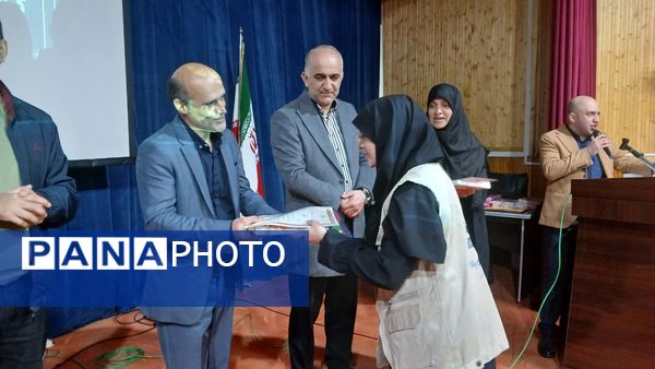 آیین تجلیل از دانش آموزان برتر دبیرستان عترت محمودآباد 