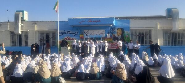 تجلیل  از پرستاران در دبستان سمیه 