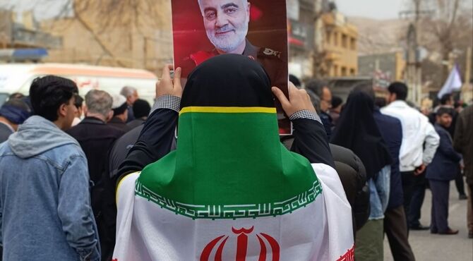 حضور پرشور دانش‌آموزان اسلام‌آباد غرب در راهپیمایی ۲۲ بهمن