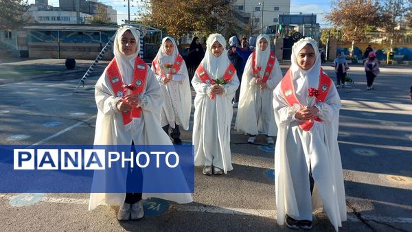 آیین نواختن زنگ استکبار ستیزی در دبستان صدف ناحیه ۶