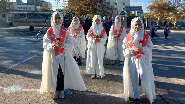 آیین نواختن زنگ استکبار ستیزی در دبستان صدف ناحیه ۶