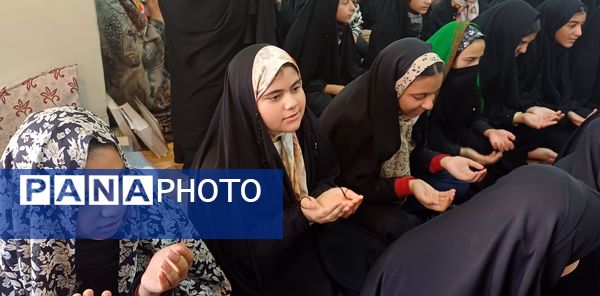 دانش آموزان  در جست و جوی آرامش و نزدیکی به خدا