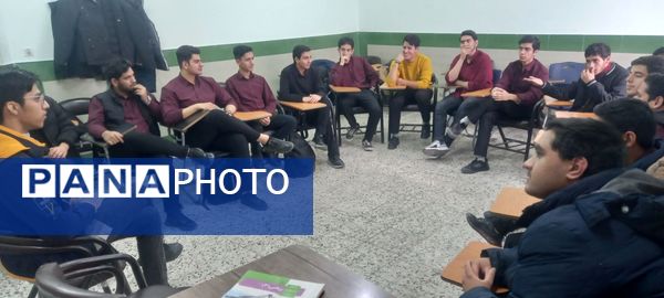 گفتگو با قبول شدگان کنکور دبیرستان نمونه آیت‌الله خامنه‌ای