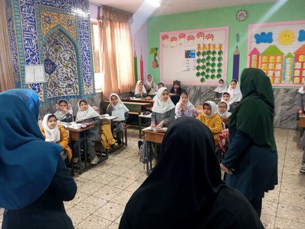 صبحانه سلامت با تم پرچم در دبستان نرجس 