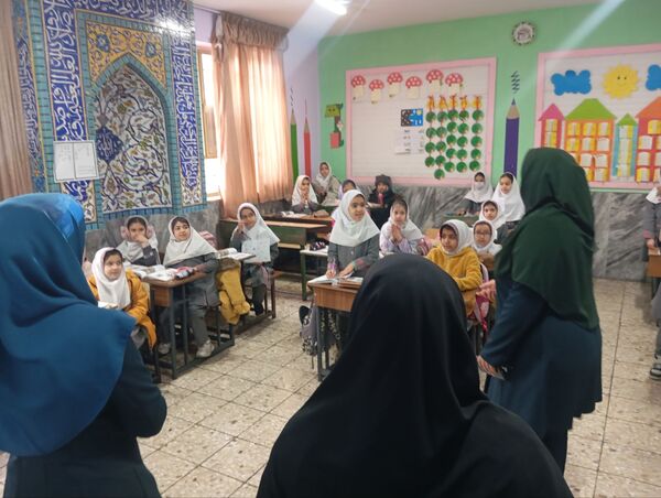 صبحانه سلامت با تم پرچم در دبستان نرجس 