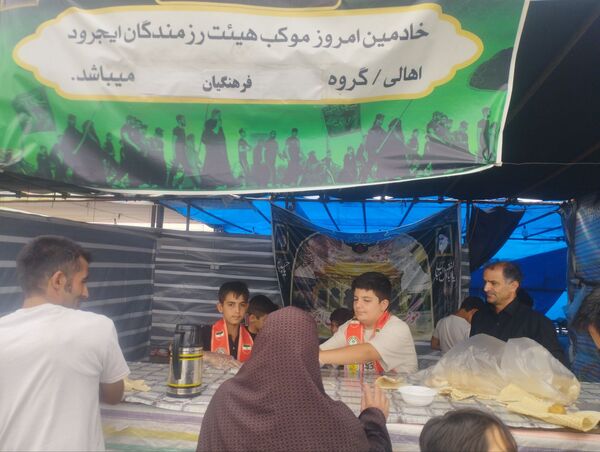 خدمت‌رسانی فرهنگیان و دانش‌آموزان پیشتاز زنجانی در موکب هیات رزمندگان ایجرود