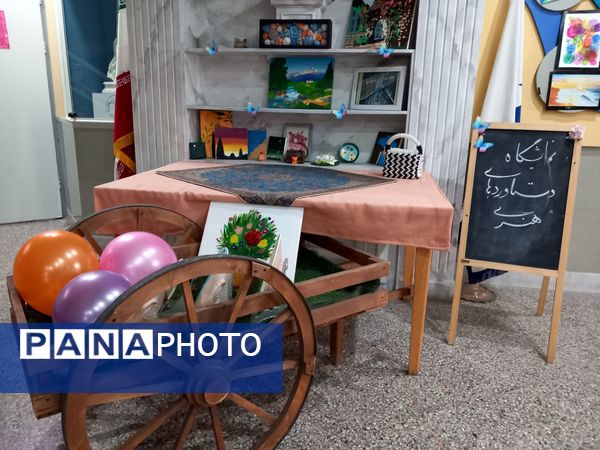 نمایشگاه دستاوردهای هنری دردبیرستان مصلی نژاد